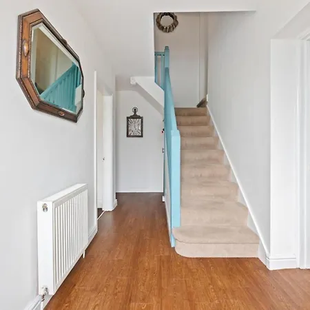 New Bright & Stylish 4bd Centre Of Leeds