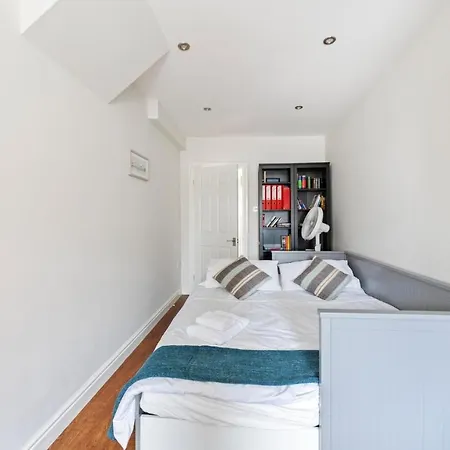 New Bright & Stylish 4bd Centre Of Leeds *