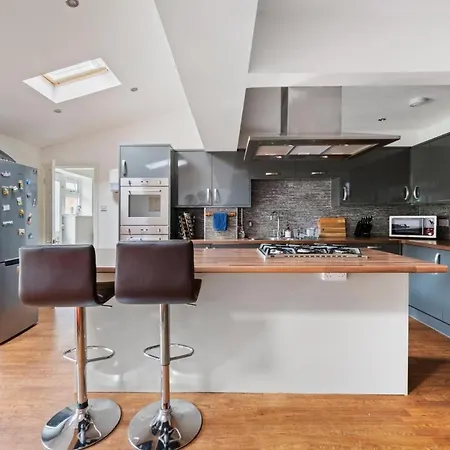 New Bright & Stylish 4bd Centre Of Leeds Holiday home