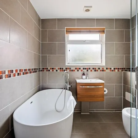 New Bright & Stylish 4bd Centre Of Leeds